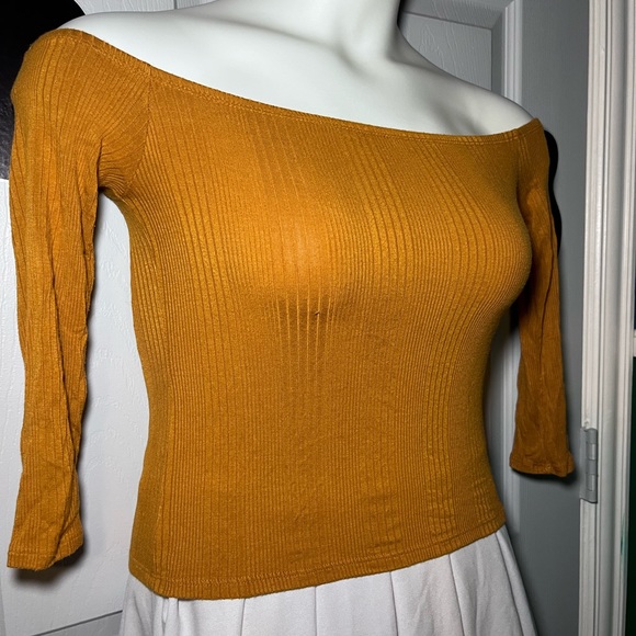 Top - Picture 2 of 4